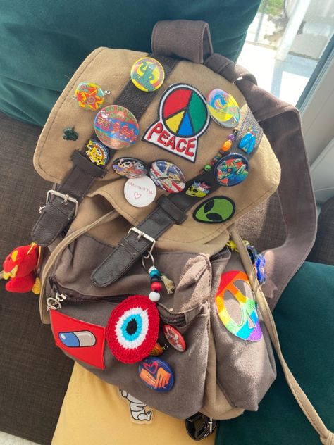 Backpack With Pins, Fun Backpack, Silly Clothes, Cute Luggage, 2013 Swag Era, Hippie Aesthetic, Backpack Decoration, Quirky Fashion, Inside Bag