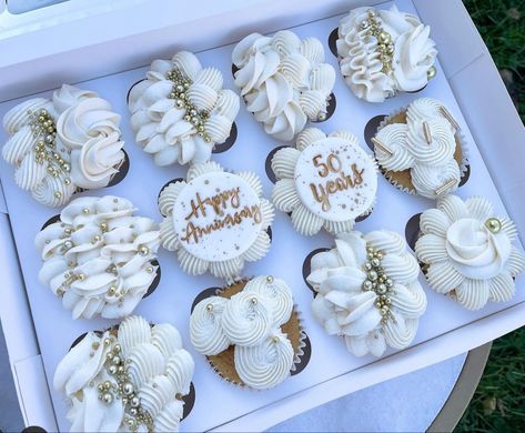 Diamond Cupcakes, Bling Cupcakes, Engagement Cupcakes, Anniversary Cupcakes, Valentines Treats, Bling Cakes, Cupcake Decorating Tips, Cupcakes Ideas, Cupcake Decoration