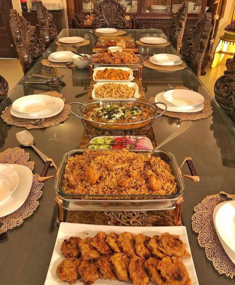 Afghanistan Food, Afghan Food Recipes, Food Set Up, Family Dinner Table, Catering Ideas Food, Healthy Food Dishes, Delicacy Food, Desi Food, Pakistani Food