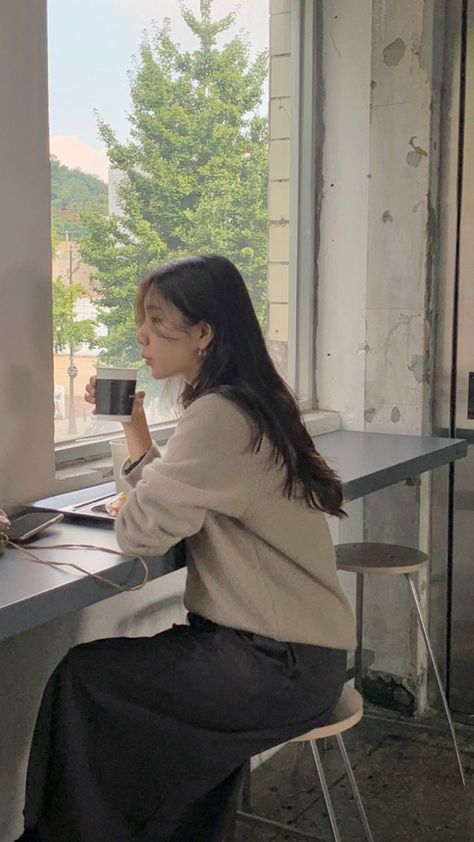 People Sitting In Cafe Reference Drawing, Sitting Pose Reference Chair Table, Sitting In Cafe Pose, People In Cafe Reference, Sipping Coffee Pose, People Sitting In Cafe, Cafe Reference, Cafe People, Cafe Pose