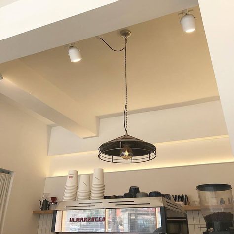 Korean Cafe, Instagram Cool, Coffee Shop Aesthetic, Cream Aesthetic, Korean Aesthetic, Beige Aesthetic, Brown Aesthetic, Aesthetic Themes, Cafe Interior