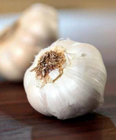 How To Chop Garlic, Different Chicken Recipes, Crock Pot Baked Potatoes, Kitchen Notes, Man Cooking, Turmeric Recipes, Baking Items, Kitchen Skills, Food Info