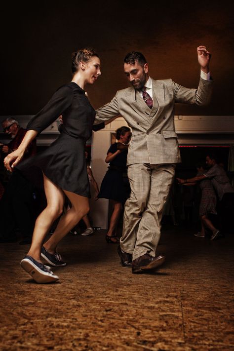 https://flic.kr/p/p2g5BN | Lindy Hop in Paris | Tatiana Udry and Max Pitruzzella during the SAF 2014 Ballroom Dancing Photography, Swing Dance Outfit, Ballroom Dance Photography, Dancing Photography, Orchestra Concerts, Jack Vettriano, Dancing Couple, Lindy Hop, Ballroom Dance Shoes