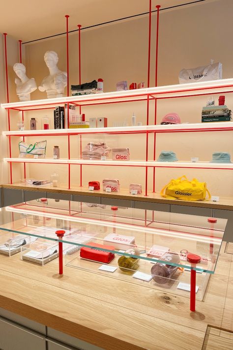 glossier new york merch Glossier Merch, Glossier New York, Glossier Showroom, Glossier Store, Toko Parfum, Retail Store Layout, Suzanne Rae, New York Shopping, Art Fair Booth