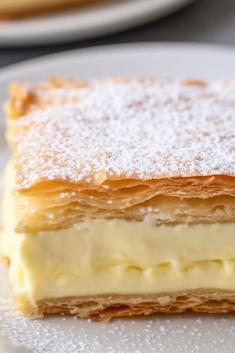 Classic Vanilla Slice - That Oven Feelin Vanilla Slice Recipe, Lemon Mascarpone, Custard Slice, Pastries Recipes Dessert, Polish Desserts, Puff Pastry Desserts, Custard Cake, Custard Recipes, Slices Recipes