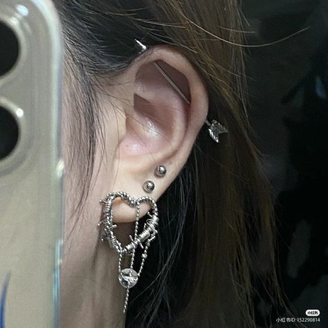 Cool Ear Piercings, Pretty Ear Piercings, Cool Piercings, Piercing Inspo, Indie Jewelry, Cute Piercings, Piercings Jewelry, Body Jewelry Piercing, Piercing Ideas