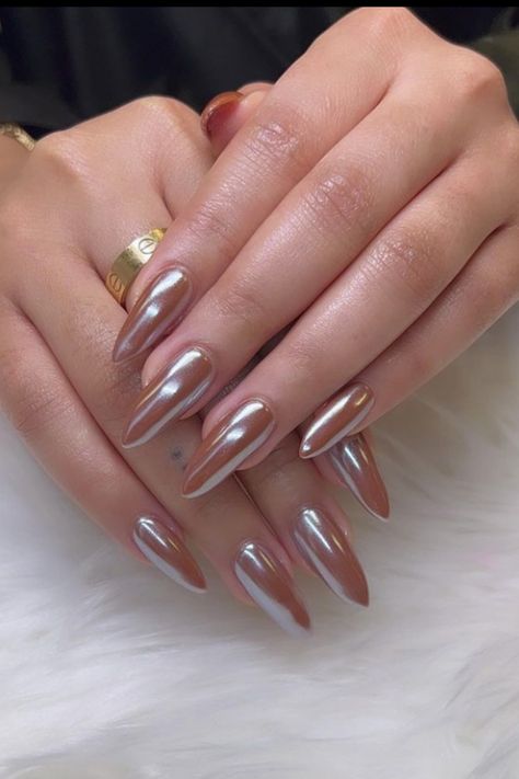 Fall Nails Trending, Subtle Glitter Nails, Hottest Nail Trends, Gold Glitter Nails, Fall Nail Trends, Minimal Nails, Simple Acrylic Nails, Classy Acrylic Nails, Wedding Nails Design