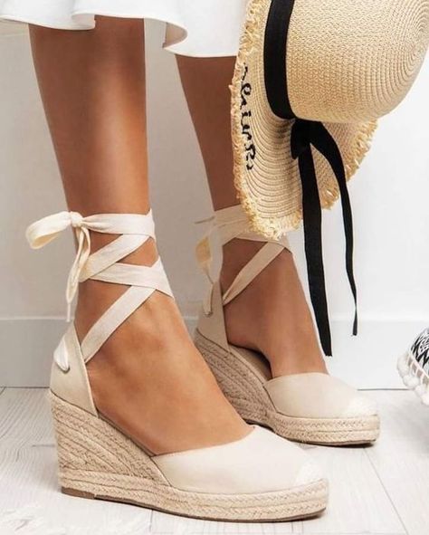 Closed Toe Summer Shoes, Womens Espadrilles Wedges, Summer Footwear, Fashion Shoes Heels, Leg Straps, Lace Up Espadrilles, Closed Toe Sandals, Women's Espadrilles, Shoe Inspo