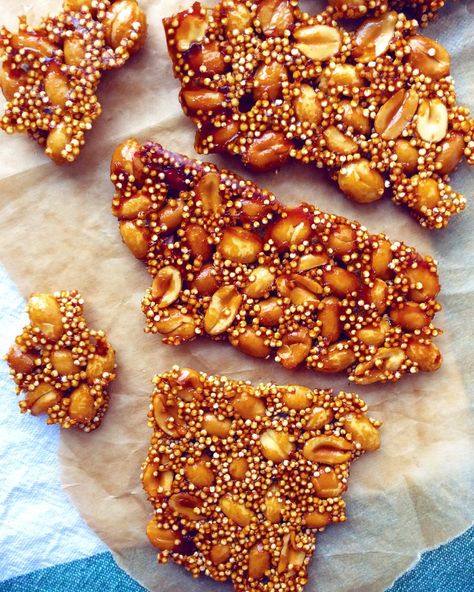 Quinoa Brittle, Healthy Snack Choices, Peanut Brittle Recipe, Almond Brittle, Healthy Snack Bars, Brittle Recipes, Peanut Brittle, Homemade Holiday, Homemade Snacks