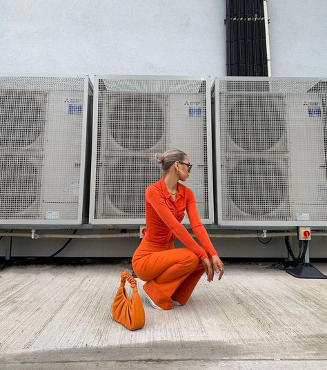 Daisy Birchall on Instagram: "Orange really is the new black🍊🧡🍑 • • • • • • • • • • #ootd #ootdfashion #ootdfash #ootdgals #ootdshare #outfitoftheday #lookoftheday…" Daisy Birchall, Styling Converse, Black Ootd, Orange Jeans, Outfits Con Jeans, Orange Fits, Orange Outfit, Monochrome Outfit, City Outfits