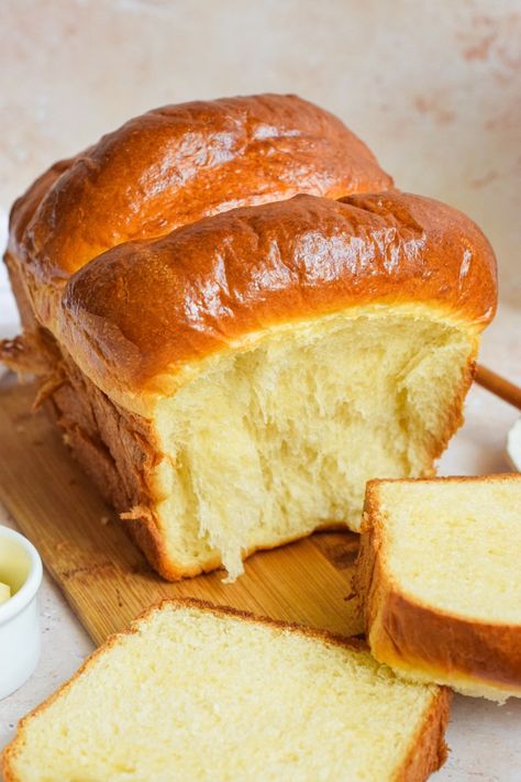 Homemade Hokkaido Milk Bread (Japanese Milk Bread) Milk Bread Japanese, Japanese Sweet Bread Recipes, Japanese Bread Recipes, Hokkaido Bread, Coconut Milk Bread, Japanese Milk Bread Recipe, Gourmet Sandwiches Recipes, Japan Bread, Fluffy Bread Recipe