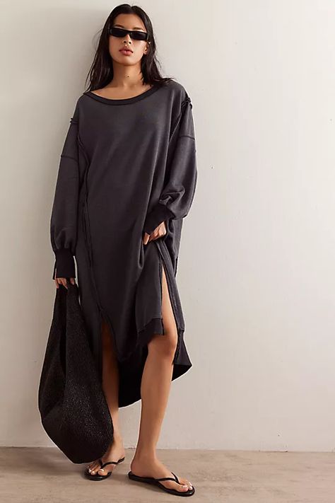 Sweatshirt Over Dress, Maxi Dress With Sweater Over It, Maxi Dress With Sweater, Dress With Sweater Over It, Long Sweatshirt Dress, Modern Fashion Outfits, Oversized Clothes, Exposed Seams, Boho Women