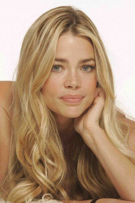 Denise Richards Makeup, Denis Richards 90s, Dennis Richards, Denise Richards Friends, Kelly Van Ryan, Denise Richards Hair, Denise Richards 90s, Denis Richards, Christmas Jones