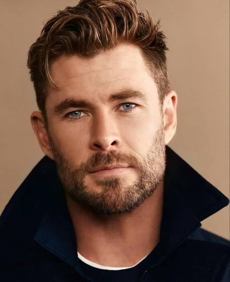 Hairstyles Ideas For Medium Hair, Hairstyles High Ponytail, Hair Down Hairstyles, Hairstyles Grunge, Chris Hemsworth Hair, Grunge Hairstyles, Out Hairstyles, Handsome Italian Men, Hemsworth Brothers