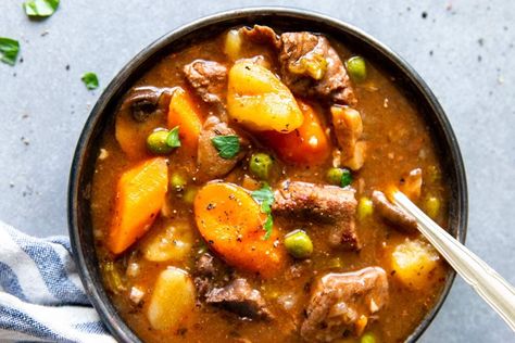 This Instant Pot Beef Stew recipe is an easy, comforting dinner that's quick to put together in the pressure cooker! With plenty of vegetables, tender beef and the best gravy you'll ever taste. | #instantpotrecipes #instantpot #beefstew #easydinner #dinnerrecipes #dinner #easyrecipes #recipe Homemade Beef Stew Recipes, Instant Pot Beef Stew Recipe, Beef Stew Ingredients, Instant Pot Beef Stew, Easy Beef Stew Recipe, Classic Beef Stew, Easy Beef Stew, Pot Beef Stew, Potted Beef