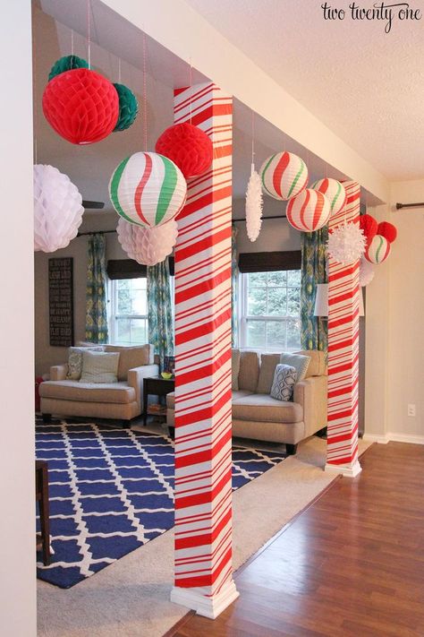 Peppermint Party Theme, Sismas Party, Friendmas Party Decorations, Work Christmas Decorations, Gingerbread Party Decorations, Teen Christmas Party, Christmas First Birthday, Xmas Party Decorations, Christmas Party Ideas For Teens