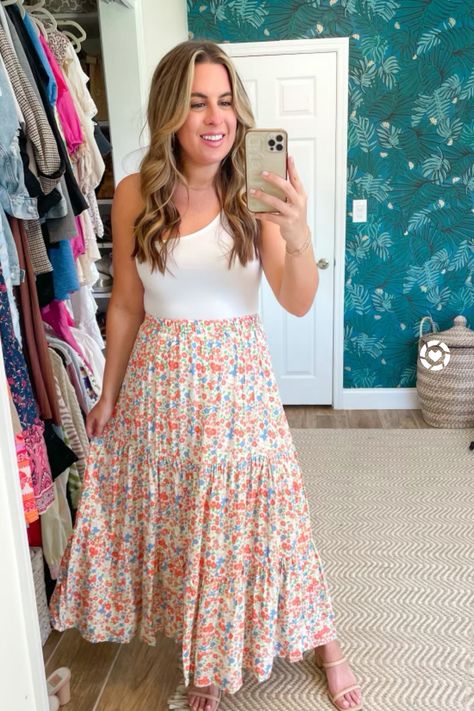 Floral Maxi Skirt | Holland Paterno | LTK Outfits Spring Maxi Skirt Outfit, Spring Maxi Skirt, Ltk Outfits, Maxi Skirt Outfit, Maxi Skirt Outfits, Floral Maxi Skirt, Summer Boho, Trendy Fashion Outfits, Skirt Outfit