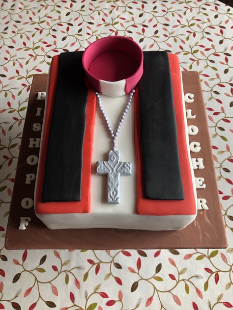 Priest Anniversary Cake, Cakes For Pastor Appreciation, Pastor's Birthday Cake Ideas, Priest Cake Design, Bible Cakes Ideas, Pastor Cake Design, Cakes For Pastors, Pastor Cake Ideas, Bible Cake Ideas For Pastor