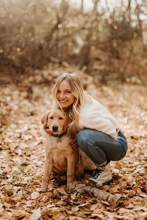 Senior Dog Portraits, Dog Fall Photoshoot Ideas, Fall Senior Picture Ideas Outfits Country, Senior Pic With Dog, Senior Picture Ideas With Mom, Senior Picture Ideas Dog, Western Senior Picture Ideas With Dog, Fall Senior Pictures Ideas, Senior Picture Ideas With Dogs