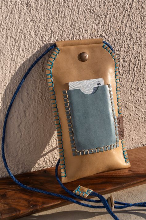 Handmade cell phone case Pielroja Gym Trainer, Cell Phone Bag, Leather Crafts, Phone Bags, Cell Phone Case, Mobile Cases, Leather Phone Case, Phone Model, Nice Leather