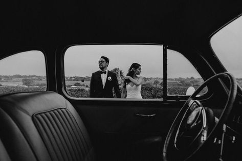 Engagement Photos Props Ideas, Couple With Car, Car Wedding Photos, Classic Car Wedding, Car Engagement Photos, Car Couple, Vintage Car Wedding, Wedding Portrait Poses, Pre Wedding Photoshoot Outdoor