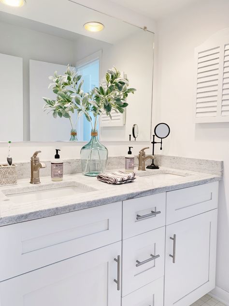 Counter Top Bathroom, Master Bath Counter Decor Bathroom Countertops, White Marble Bathroom Vanity, White Marble Countertops Bathroom, Magnolia Homes Bathroom, Marble Countertops Bathroom, Modern Traditional Bathroom, Inexpensive Bathroom Remodel, Marble Bathroom Vanity