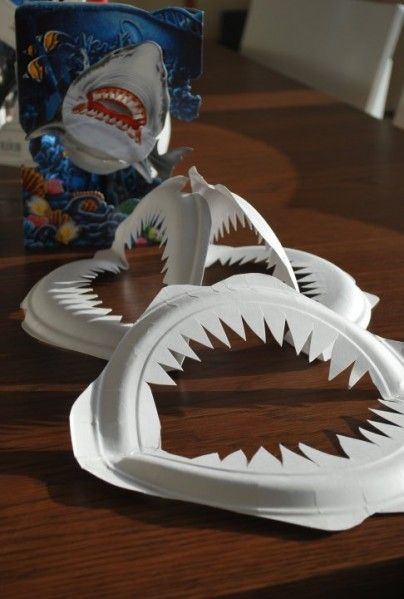 DIY KIds Crafts - Paper Plate Sharks Teeth Paper Plate Shark, Shark Craft, Shark Jaws, Shark Birthday Party, Shark Party, Paper Plate Crafts, Shark Birthday, Plate Crafts, Shark Week