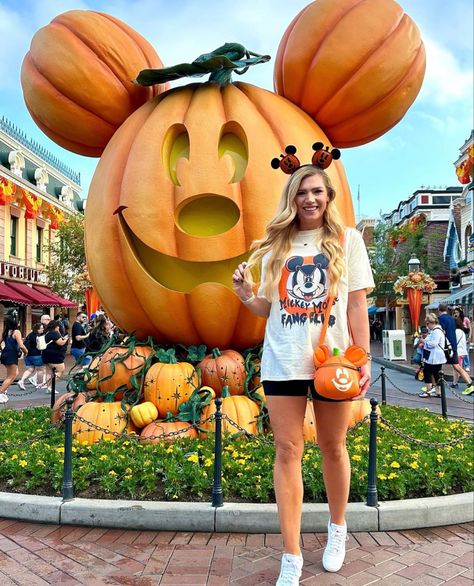 Magic Kingdom Pictures, Disney Instagram Pictures, Mickeys Not So Scary Halloween, Disney Trip Surprise, Not So Scary Halloween Party, Disney Lifestyle, Not So Scary Halloween, Disney Photo Ideas, Disney Halloween Shirts