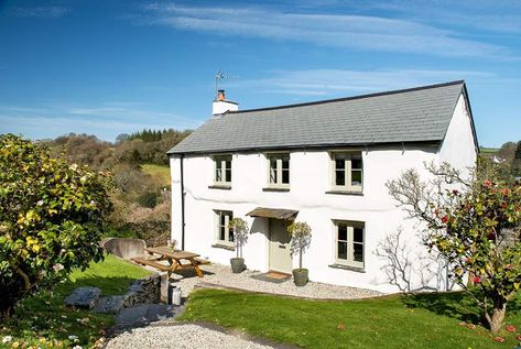 Exclusive to Classic Cottages a, 3 bedroom self catering cottage near Fowey, South Cornwall. Which? Recommended Provider Cottage Frontage, Irish Cottage Exterior, Modern Irish Cottage, Sage Green Door, Irish Cottage Renovation, Irish Farmhouse, Fowey Cornwall, Green Doors, Welsh Cottage