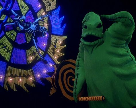 Oogie Boogie Aesthetic Wallpaper, Oogie Boogie Wheel, Boogie Woogie Nightmare Before Christmas, Oogey Boogey, Oogie Boogie Scene, Horror Hotel, Roblox Horror, Oogie Boogie Disneyland, Oogie Boogie Fabric