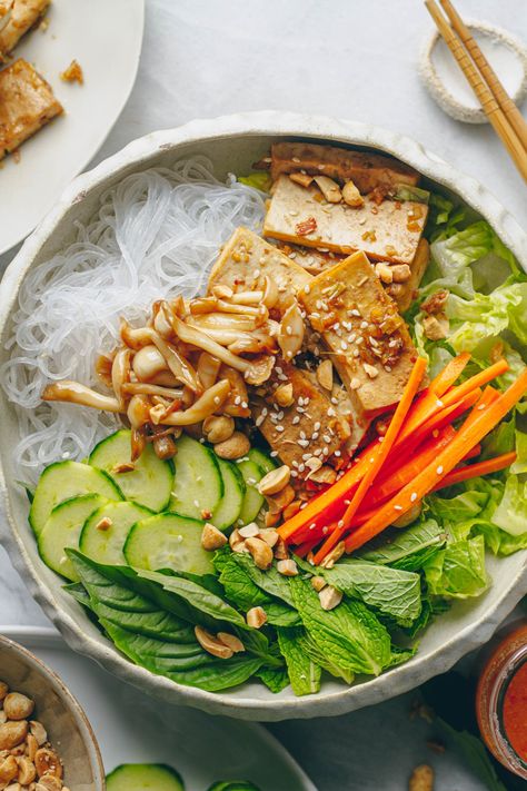 Lemongrass Tofu Vermicelli Bowl – healthienut – Easy to follow plant-forward recipes Vermicelli Recipes Vegetarian, Recipes With Vermicelli Noodles, Tofu Vermicelli, Lemongrass Tofu, Vermicelli Bowl, Lemongrass Recipes, Vermicelli Recipes, Oil Free Vegan Recipes, Pickled Carrots