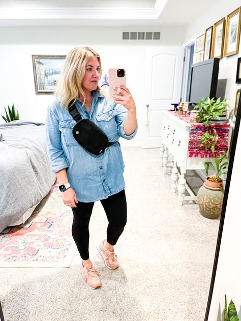 Plus Size Belt Bag Outfit, Lululemon Belt Bag Outfit Plus Size, Plus Size Belt Bag, How To Wear Crossbody Bag, How To Wear A Belt Bag, Outfit With Belt Bag, Style Belt Bag, Belt Bag Outfit, Leopard Belt