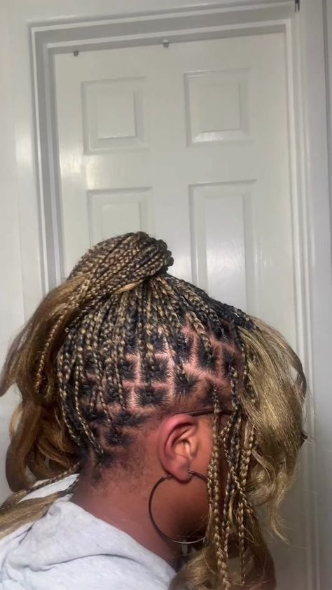 I want a knotless box braid with a little curtain bang. Me:Say no more... | TikTok Braids With Curtain Bangs, Box Braids Bangs, Curtain Bangs Braids, Braids Bangs, Braided Bangs, Box Braid, Curtain Bangs, Protective Hairstyles, Protective Styles