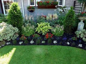 There are a lot of different options for landscaping your front yard: an extremely manicured garden, a minimal approach, or a natural appeal. Timber Crafts, Ideas Para Decorar Jardines, Cheap Landscaping Ideas, Small Front Yard Landscaping, Front Garden Landscape, Small Front Yard, Front Yard Design, Front Yard Garden Design, Front Landscaping