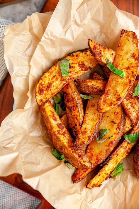 Air Fried Potato Wedges, Potato Wedges Fried, Fried Potato Wedges, Spicy Potato Wedges, Air Fryer Potato Wedges, Pork Stew Recipes, Baked Potato Wedges, Air Fry Potatoes, Crispy Potato Wedges