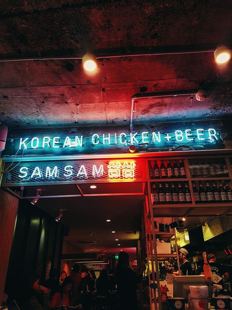 Soju Bar, Korean Bar, Chicken Beer, Korean Bbq Restaurant, Japanese Restaurant Design, Beer Chicken, Chicken Pictures, Korean Chicken, Asian Street Food