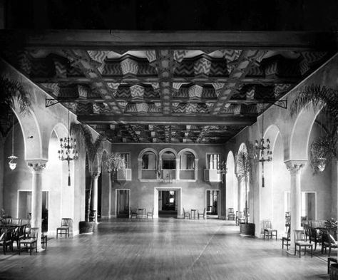 Everglades Club interior: Palm Beach, circa 1920 Addison Mizner, Beach Cowgirl, Retro Florida, Club Interior, Florida Photos, Southern Things, Florida Everglades, Florida History, Chicago At Night