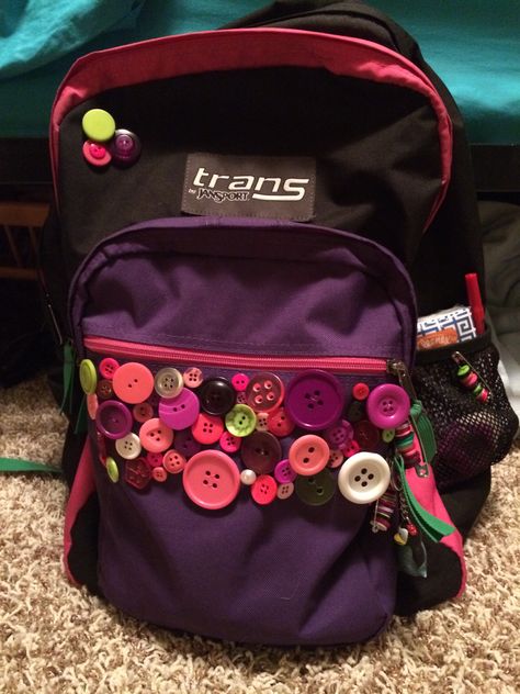 Button backpack makeover! My daughter wanted a more "colorful" backpack, but there was nothing wrong with last years. I wasn't about to buy a new one just because her tastes had changed. We used what we had and sewed colorful buttons on with fishing line. We also made some safety pin button accessories. She is very pleased with how it came out! Backpack Makeover, Bag Makeover, Button Clothes, Pin Backpack, Button Accessories, Colorful Backpacks, Pin Button, Fishing Line, Jansport Backpack