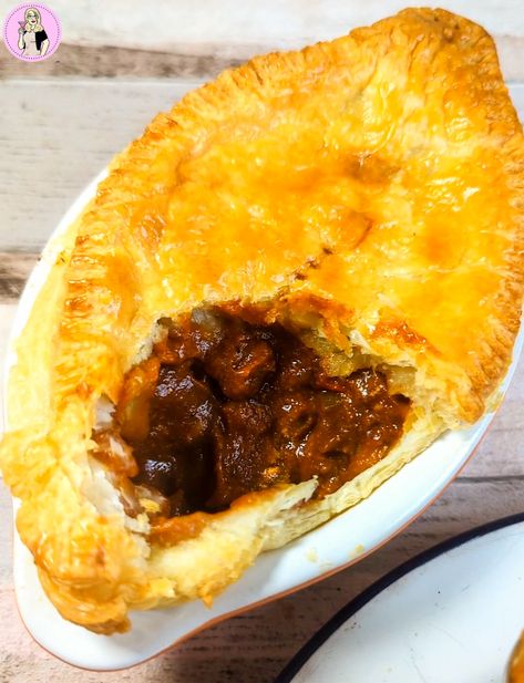 Curry Chicken Pie | Healthy Recipe Curry Pie Recipe, Leftover Curry, Curry Pie, Steak And Mushroom Pie, Aldi Shopping List, Cooking Halloumi, Burger At Home, Pasties Recipes, Exeter City