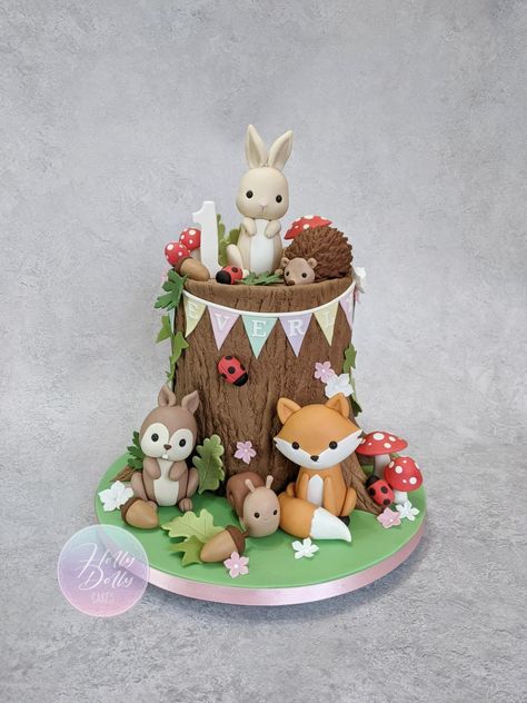 Woodland Animals Birthday Cake, Woodland Themed Birthday Cake, Woodland Cake Birthday, Woodland Cake Ideas, Totoro Tree, Forest Animals Cake, Dolly Cakes, Woodland Themed Cake, Woodlands Cake