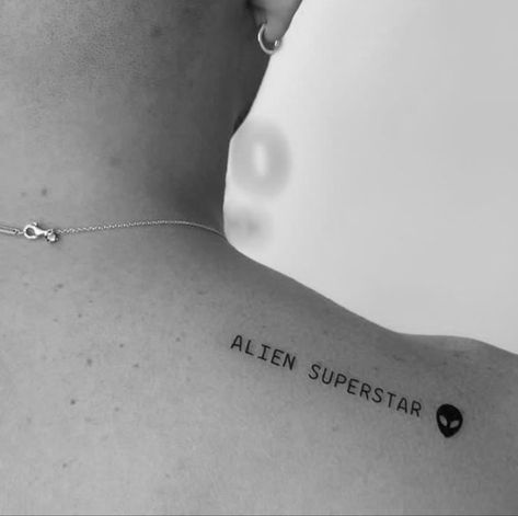 Beyonce Tattoo, Basquiat Tattoo, Alien Superstar, Tatuagem Masculina Pequena, Samurai Tattoo Design, Spine Tattoos For Women, Spine Tattoos, Dope Tattoos