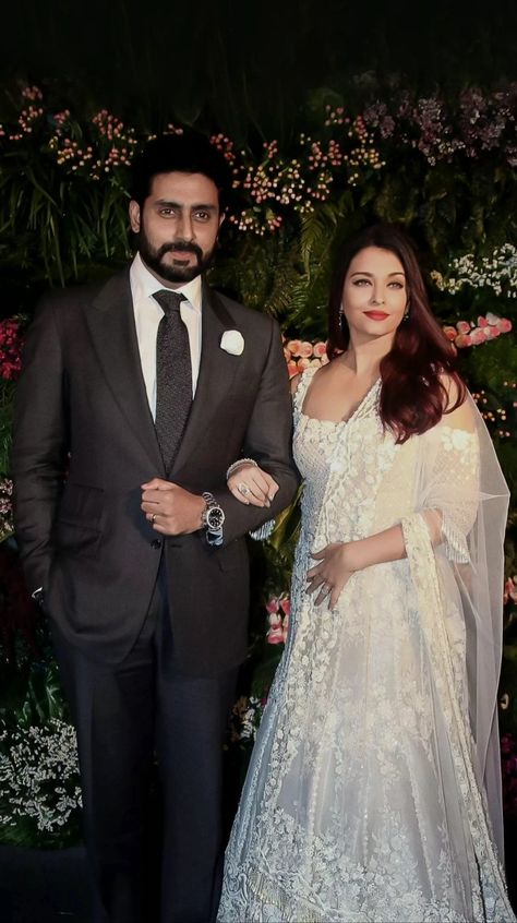 Abhishek Bachchan Bollywood movie Star Aishwarya Rai Bachchan Bollywood movie Actress Amitabh Bachchan Abhishek Bachchan And Aishwarya Rai, Aishwarya And Abhishek, Aishwarya Rai Abhishek Bachchan, Aishwarya Rai And Abhishek Bachan, Couple Indian, Bachchan Family, Coordinated Outfits, Abhishek Bachchan, Actress Hairstyles