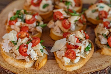 How To Make Bruschetta, Citrus Turkey, Easy Bruschetta Recipe, Turkey Appetizers, Turkey Chops, Easy Bruschetta, Smoked Turkey Recipes, Thanksgiving Leftover Recipes, Bruschetta Recipe