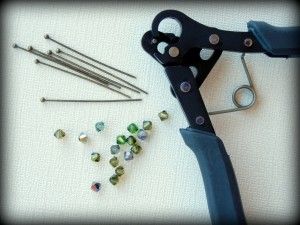 Quick and Easy 1-Step Looper Tutorial....LOVE this tool, cuts my time by at least half if not much more! One Step Looper, Jewelry Tips, Jewerly Making, Jewelry Pliers, Beading Tools, Handy Dandy, Jewelry Making Tools, Eye Pins, Jewelry Techniques