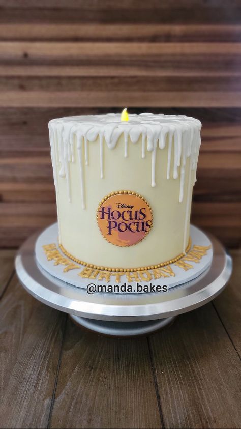 Hocus pocus candle cake, led rea light candle, drip cake Hocus Pocus Birthday Cake Ideas, Hocus Pocus Birthday Cakes, Hocus Pocus Birthday Party Ideas, Hocus Pocus Cake Ideas, Hocus Pocus Birthday Cake, Peekaboo Cake, Hocus Pocus Cake, Hocus Pocus Birthday, Cauldron Cakes