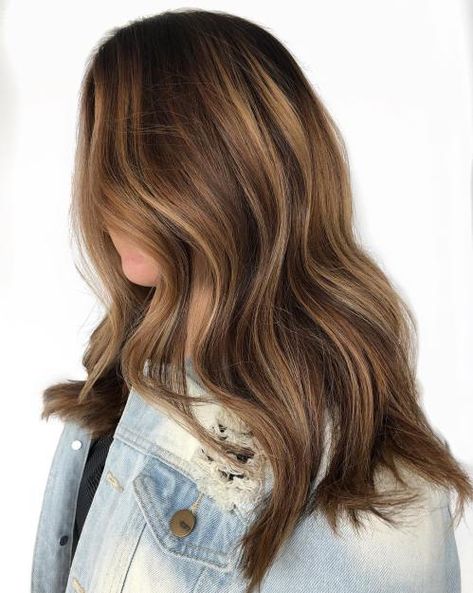 Flowy Chocolate And Caramel Hair Brown Hair Underneath, Short Light Brown Hair, Brown Auburn Hair, Highlight Colors, Chestnut Brown Hair, Honey Balayage, Highlights Ideas, Brown Hair Shades, Brown Hair Looks