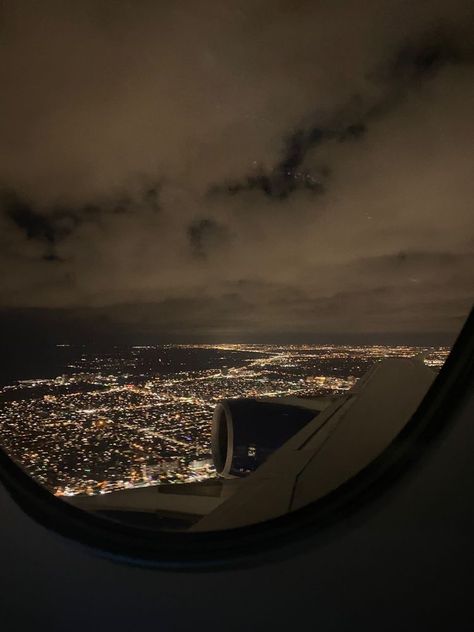 Plane Views At Night, Flying At Night Aesthetic, Flight Window Pics Night, Airplain Window View, Night Flight Window, Plane Window View Night, Night Plane Aesthetic, Airplane Window View Night, Plane Aesthetic Night