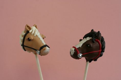 Horse heads | Sweet Lauren Cakes | Flickr Horse Cake Pops, Horse Racing Party, Cake Pop Tutorial, Cake Pop Designs, Paris Cakes, First Communion Cakes, Book Cakes, Horse Heads, Horse Cake