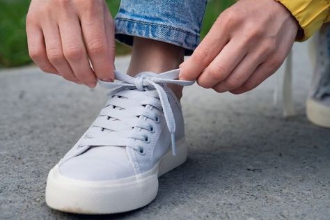 Should You Be Washing Your Shoelaces? Dirty White Shoes, Cleaning White Shoes, Clean White Shoes, How To Clean White Shoes, Dirty White, White Canvas Shoes, Gardening Trends, Remove Stains, White Leather Sneakers