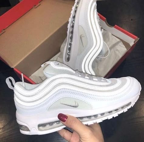 Air Max 97 Outfit, Nike Air Max 97 White, White Nike Shoes, Dr Shoes, Nike Air Shoes, Fresh Shoes, Cute Nike Shoes, Cute Sneakers, Hype Shoes